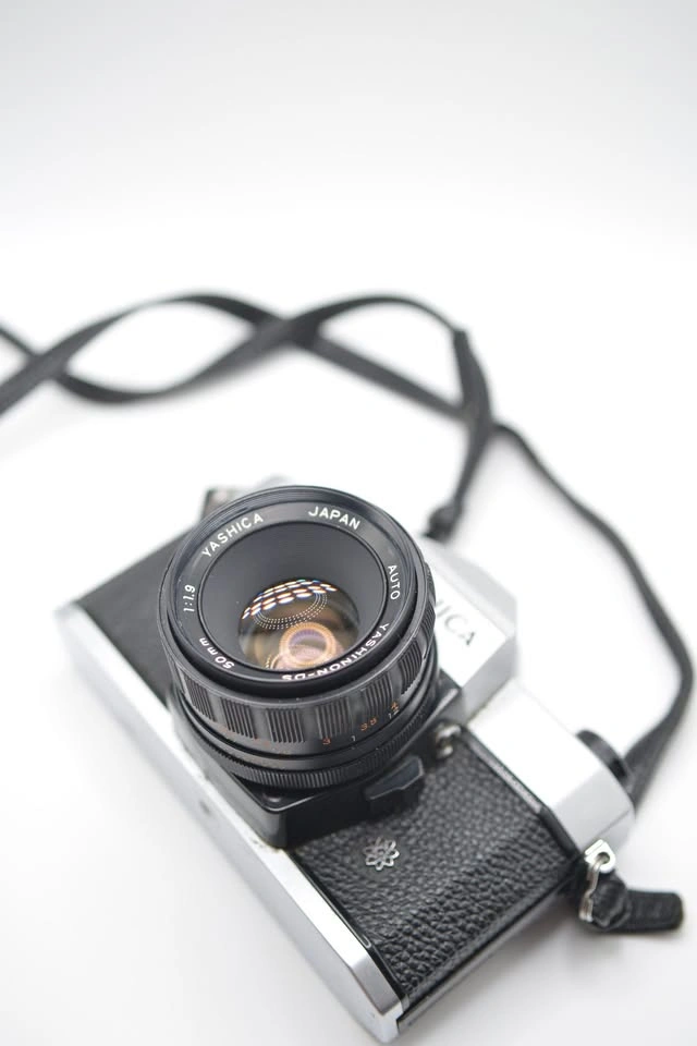 Yashica TL Electro 35mm Film SLR with Yashinon-DX 50mm Lens - photo 3