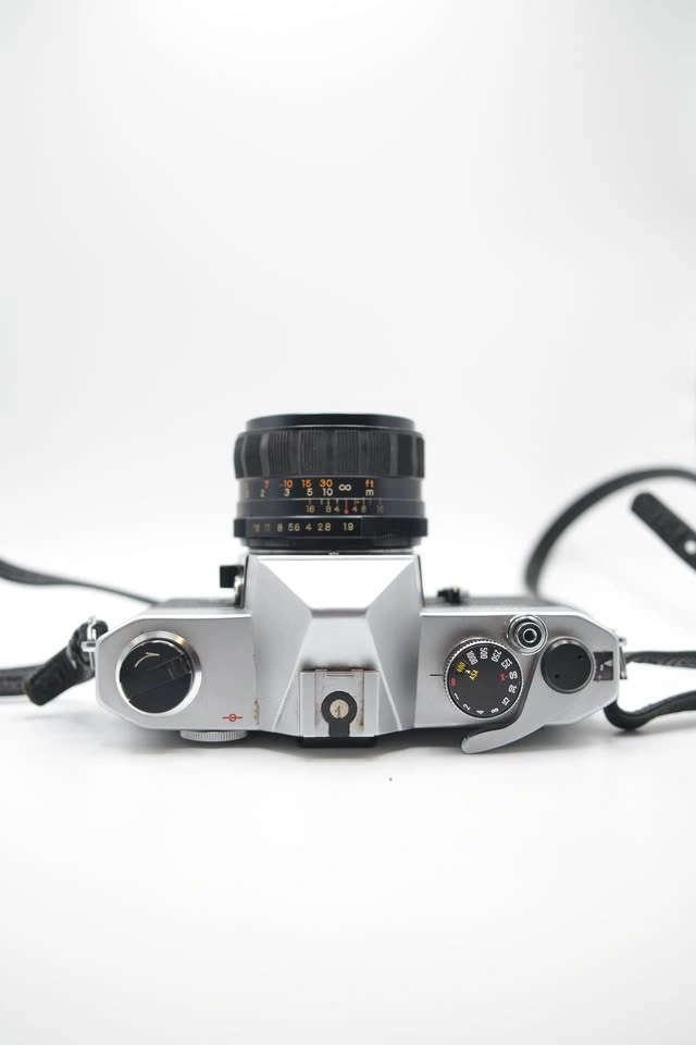 Yashica TL Electro 35mm Film SLR with Yashinon-DX 50mm Lens - photo 4