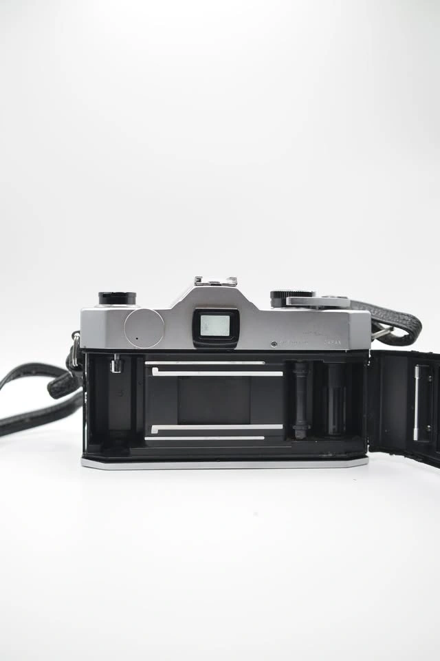 Yashica TL Electro 35mm Film SLR with Yashinon-DX 50mm Lens - photo 5
