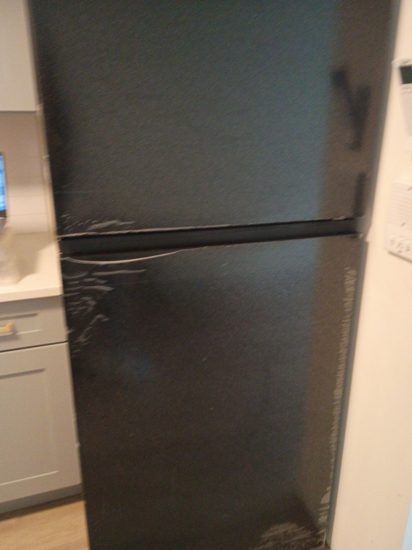 HiSense refrigerator (gently used) - photo 4