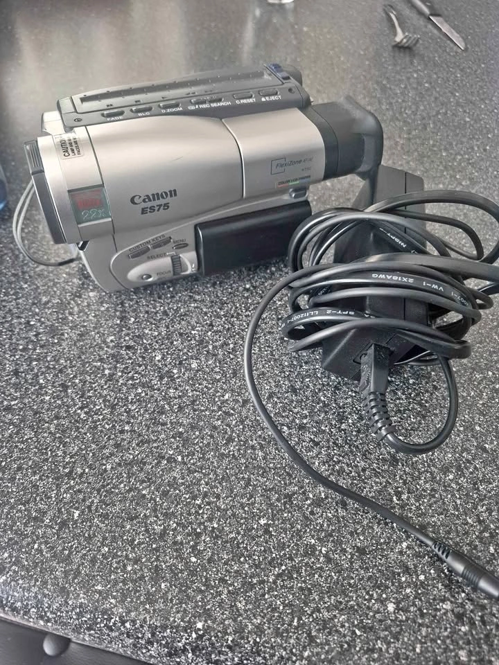 Canon ES75 Hi-8 Camcorder
