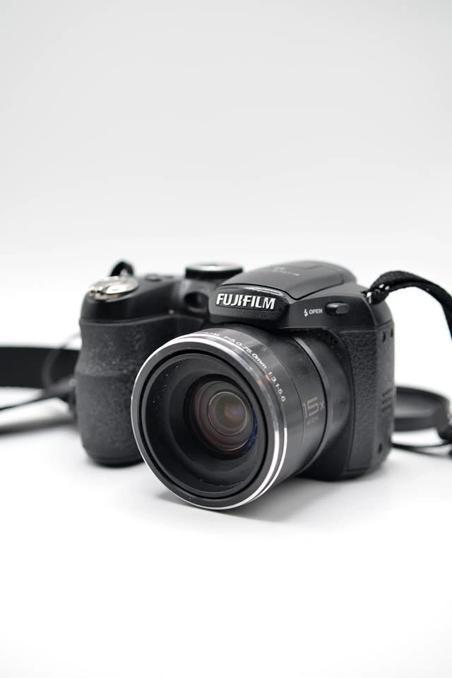 Fujifilm FinePix S1600 Digital Camera – 15x Zoom, AA Battery