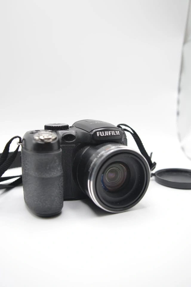 Fujifilm FinePix S1600 Digital Camera – 15x Zoom, AA Battery - photo 2