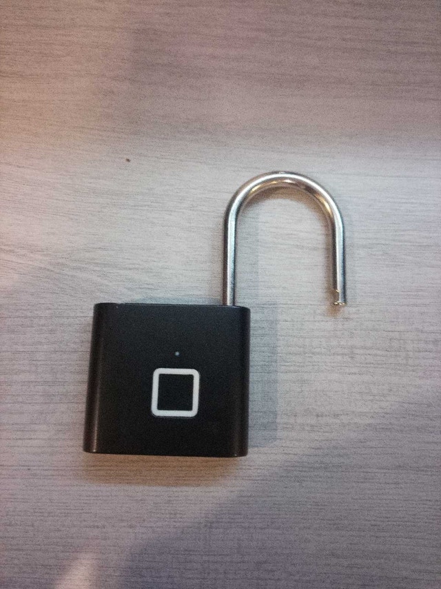 Biometric Fingerprint Padlock - photo 2