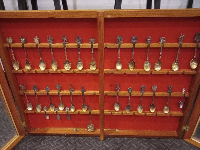 Souvenir Spoon Display Case - photo 2