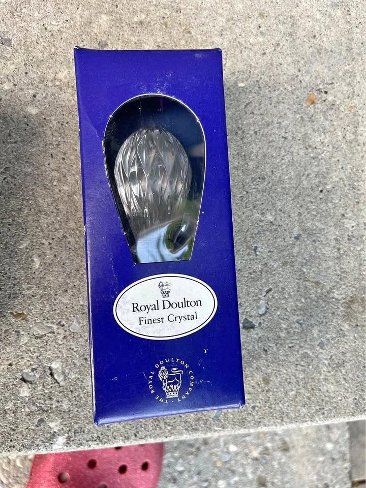 Royal Doulton bottle topper - teardrop