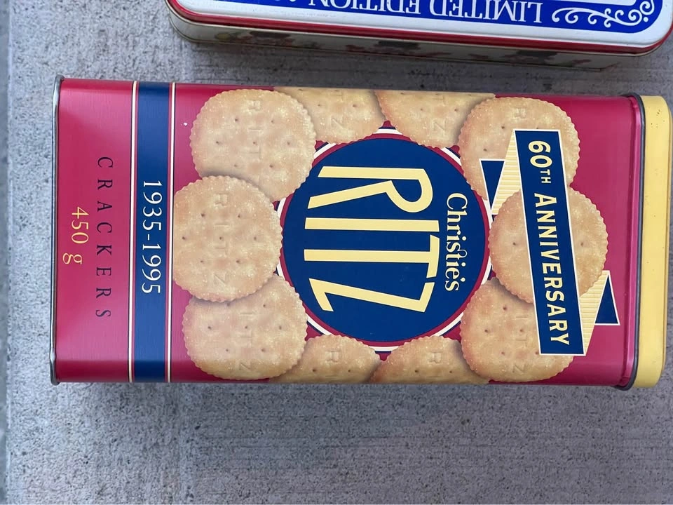 Tall ritz crackers vintage tin - photo 3