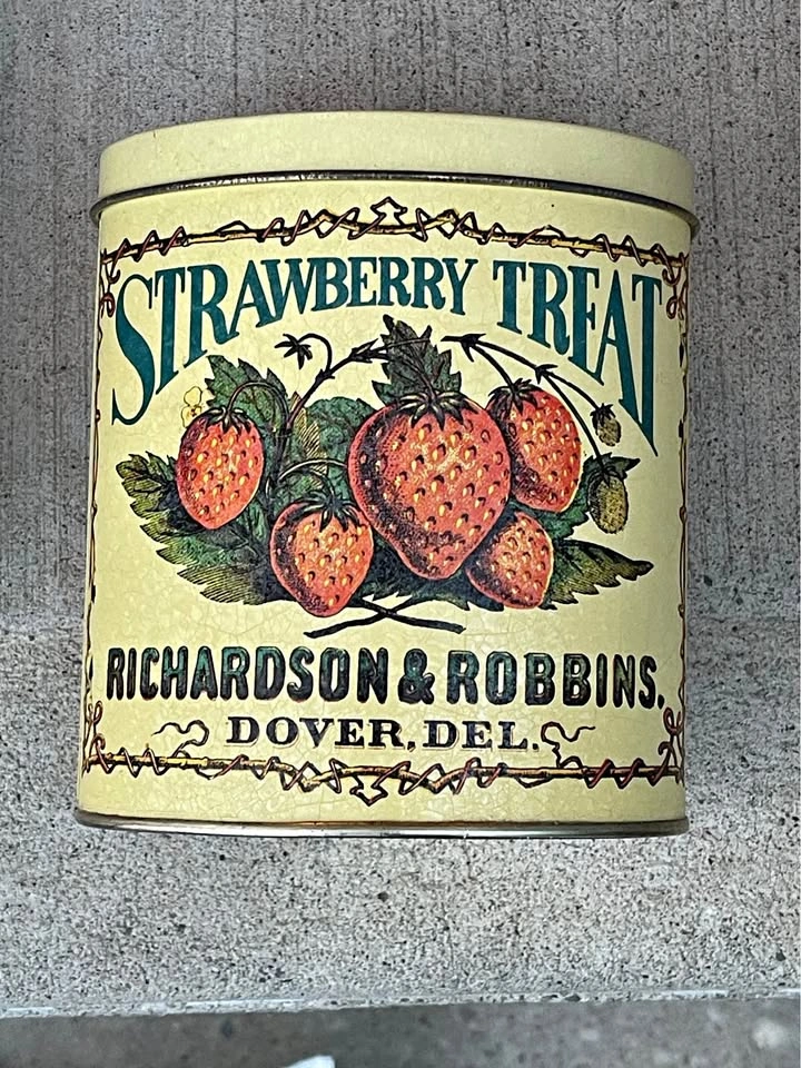 Small oval strawberry tin - Richardson and Robbins, Dover Dell