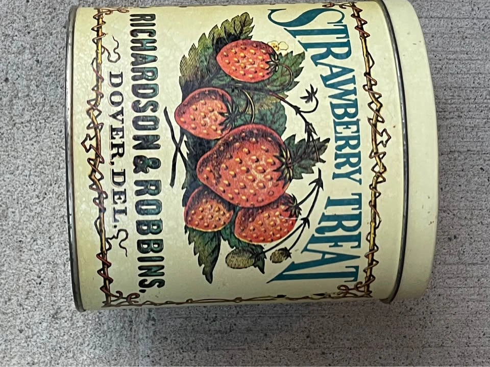 Small oval strawberry tin - Richardson and Robbins, Dover Dell - photo 2