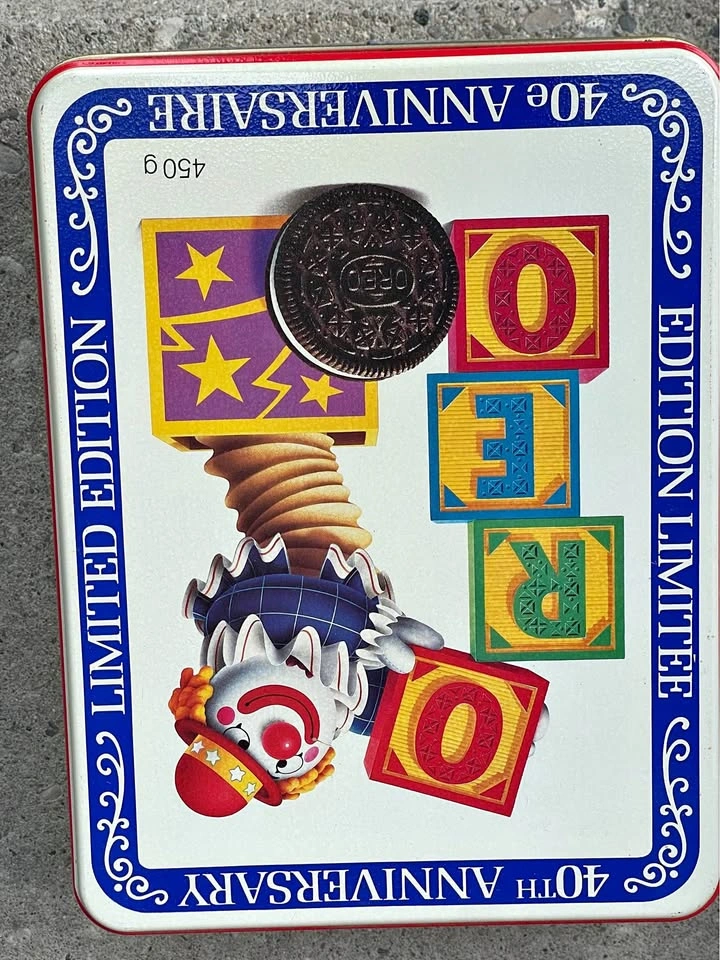 Oreo cookie tin