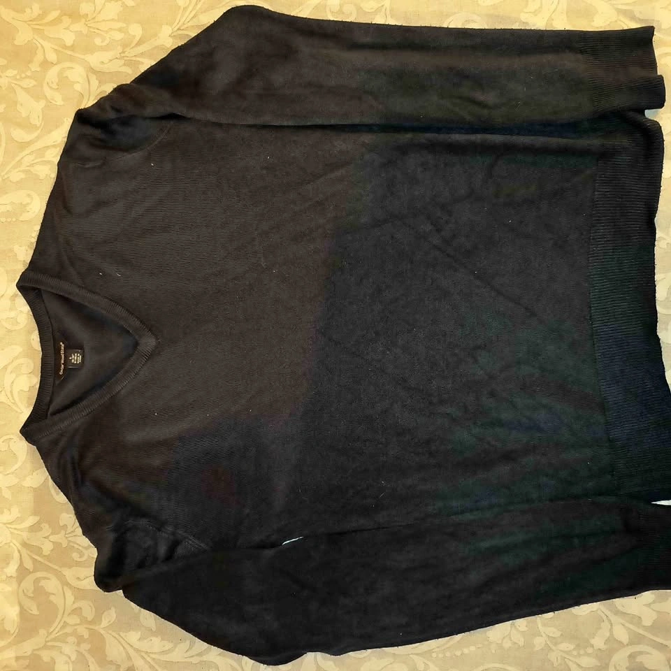 Cedar Wood State Black V-neck Sweater Size Small