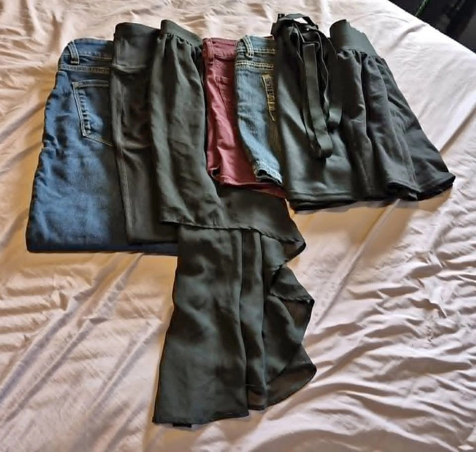 7 Medium Bottoms Size 8/10