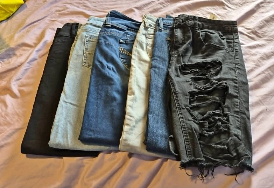 6 Pairs of Jeans size 11