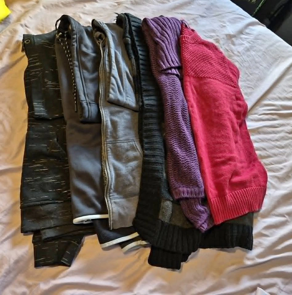 6 Women's Medium Sweaters