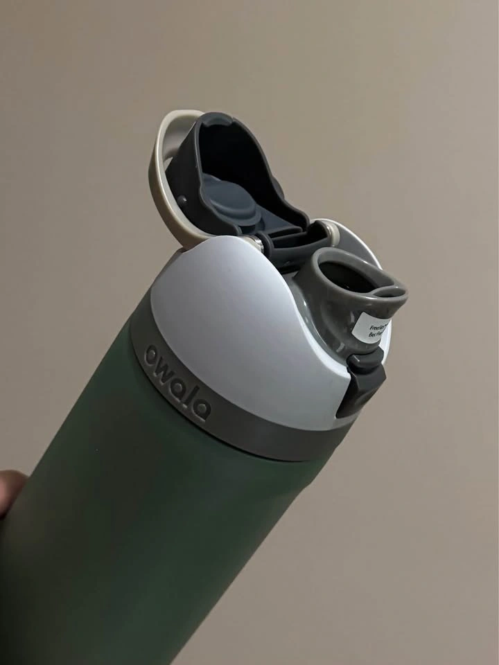*NEW* Owala FreeSip 24oz Stainless Steel Water Bottle - photo 5