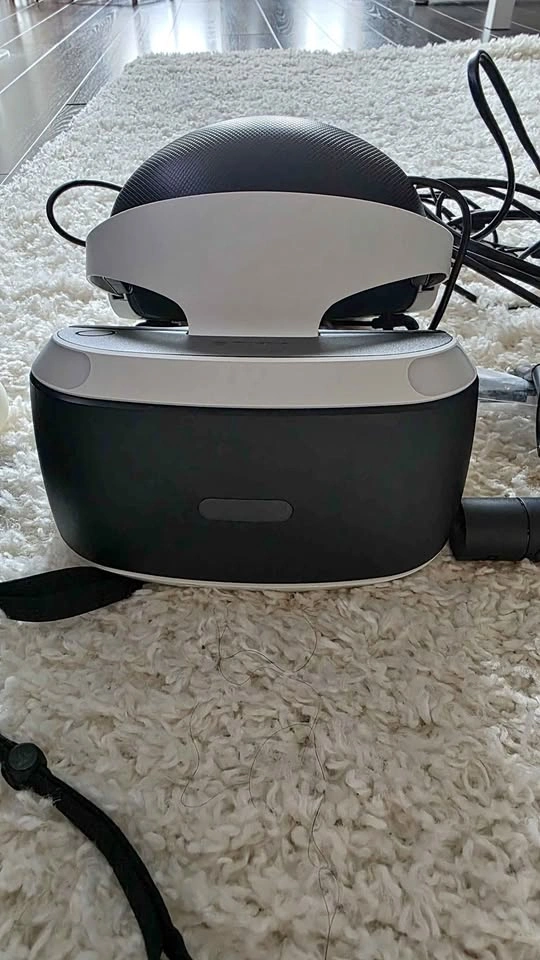 PlayStation VR PS4 Bundle + 2 Move Controllers + Camera