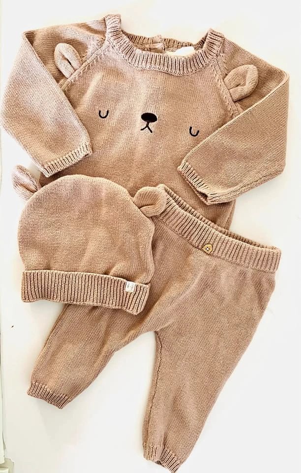 Shirt and pants sets. 3 sets (0-3 months)