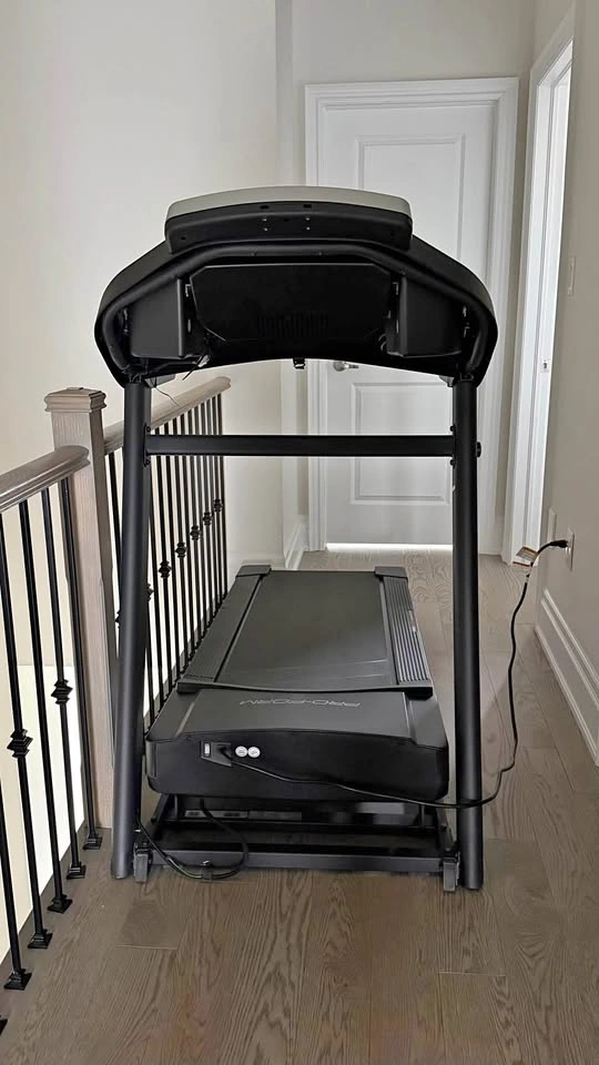 Treadmill foldable