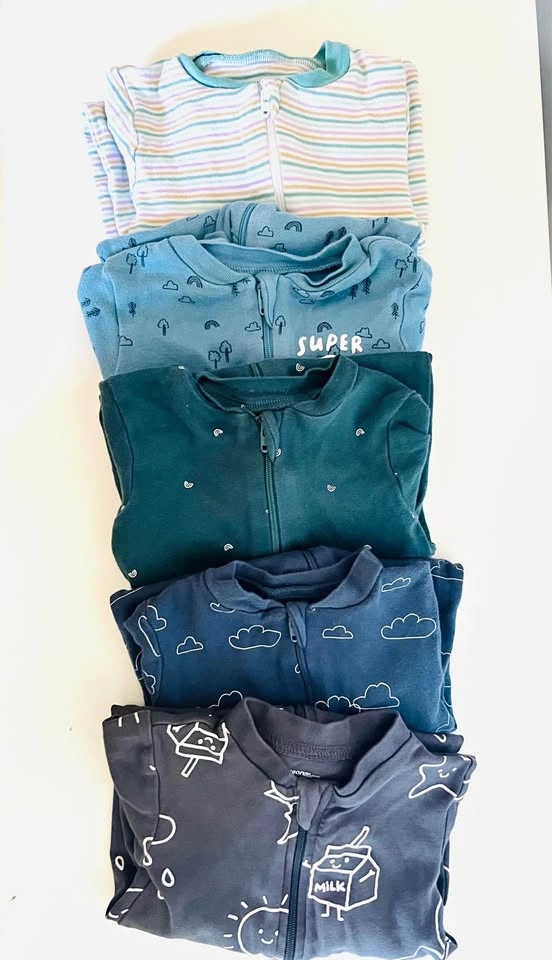 Onesies. 9 pieces. (0-3 months)