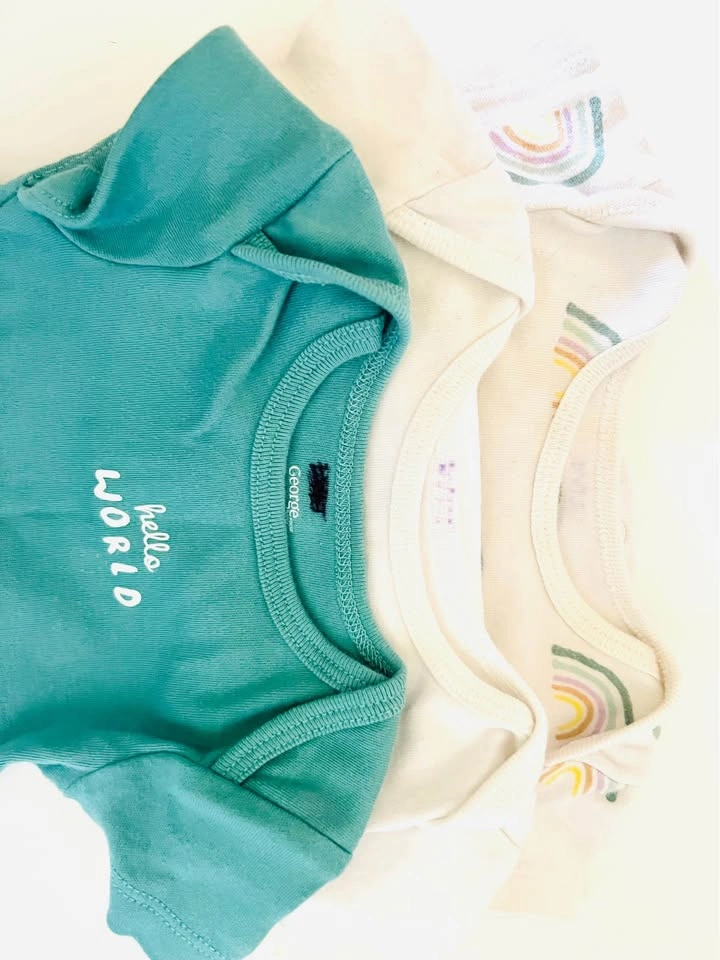 Bodysuit sets (0-3 months). 3 sets. - photo 4