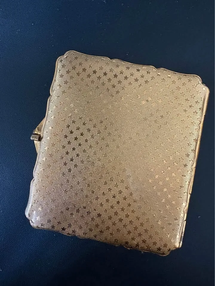 Vintage Stratton Blue Floral Case image indicator(2)