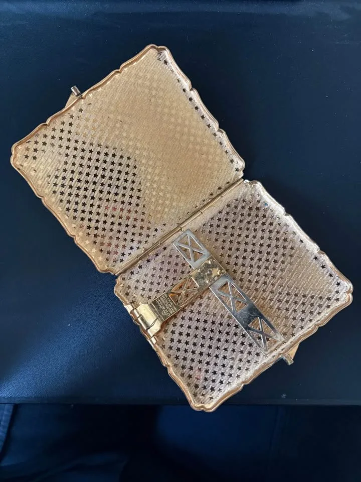 Vintage Stratton Blue Floral Case image indicator(4)