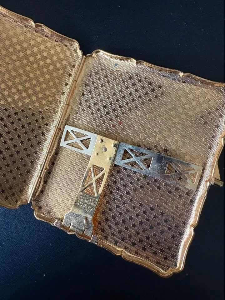 Vintage Stratton Blue Floral Case image indicator(5)