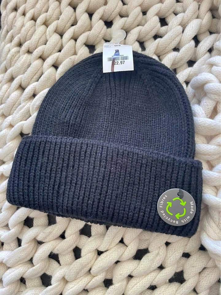 ⚽️ New Walmart Black Knit Beanie