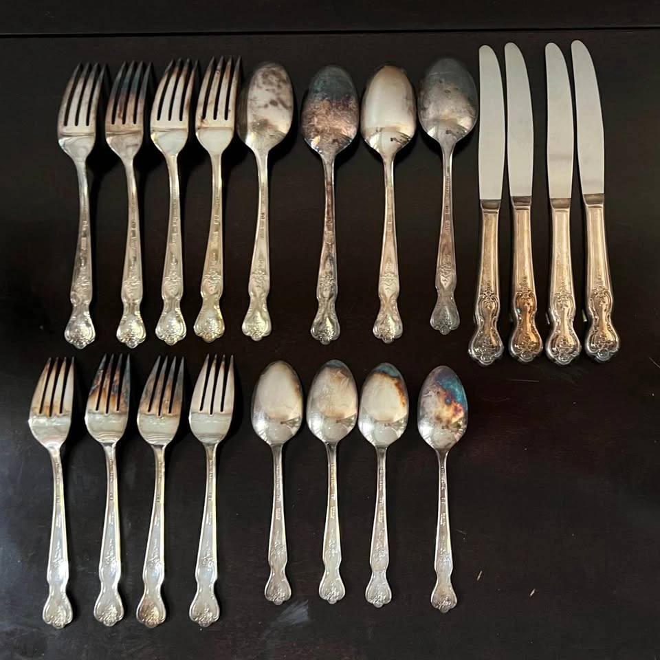 Vintage Rogers & Bro Silver-Plated Flatware Set (20 pieces) - photo 2