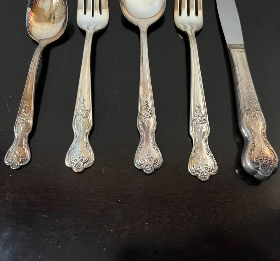 Vintage Rogers & Bro Silver-Plated Flatware Set (20 pieces) - photo 5