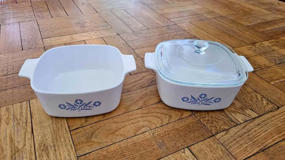 2 Vintage A-1 1/2 - B 1.5L Corning Ware Dishes with One Lid thumbnail
