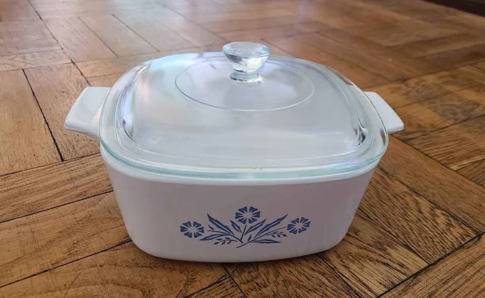 2 Vintage A-1 1/2 - B 1.5L Corning Ware Dishes with One Lid image indicator(2)