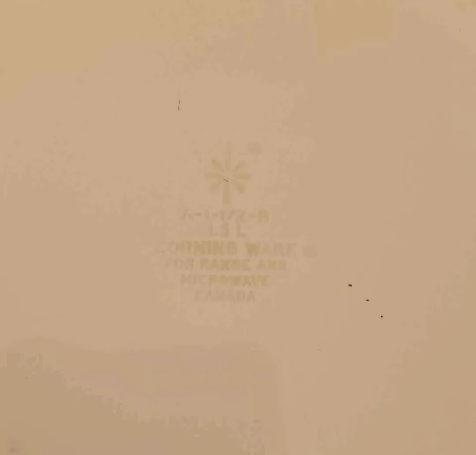 2 Vintage A-1 1/2 - B 1.5L Corning Ware Dishes with One Lid image indicator(5)