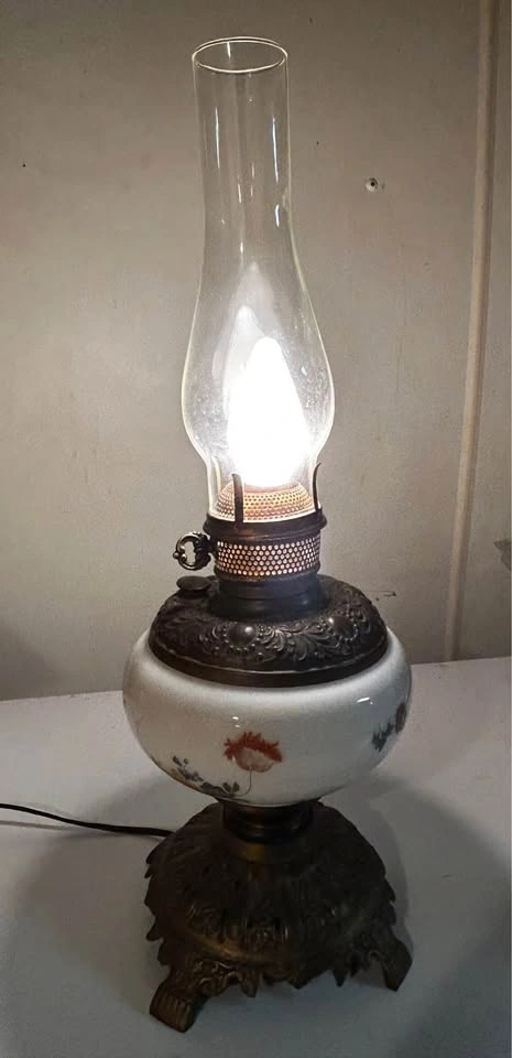 Vintage Milk Glass Brass Lamp - photo 3