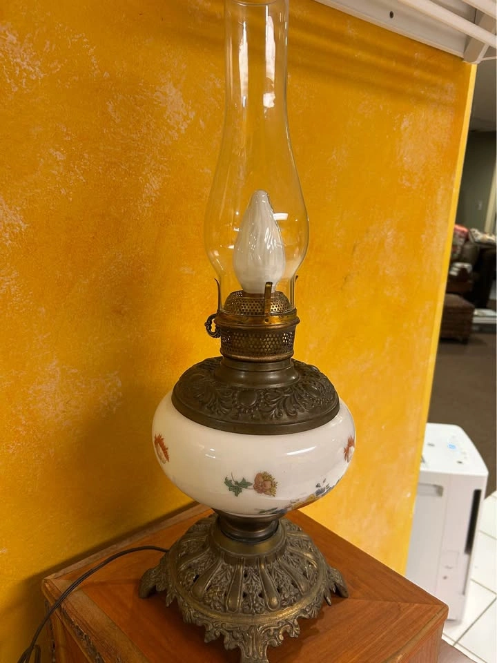 Vintage Milk Glass Brass Lamp - photo 5