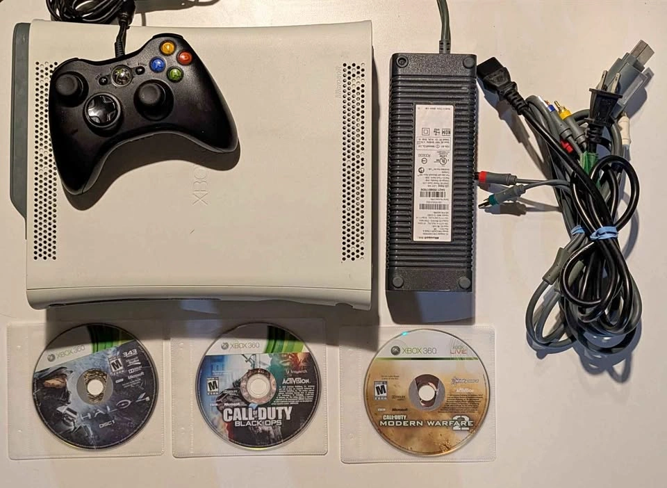 Xbox 360 Console, 3 Games, Wired Controller