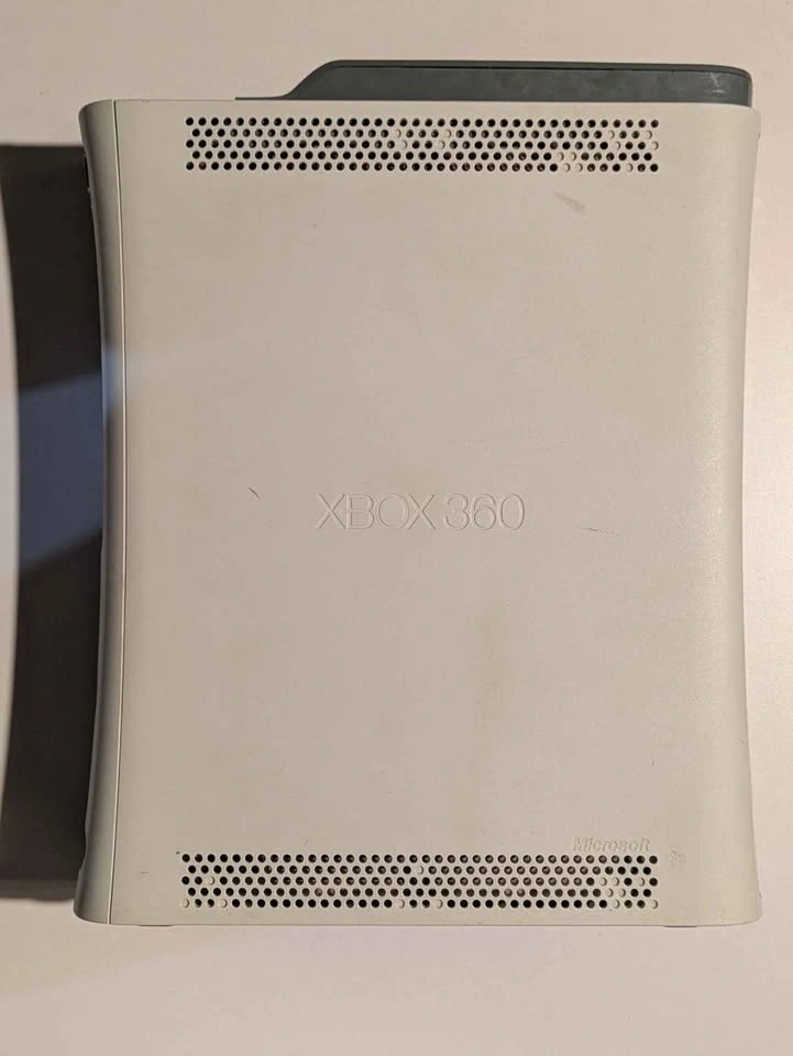Xbox 360 Console, 3 Games, Wired Controller - photo 3