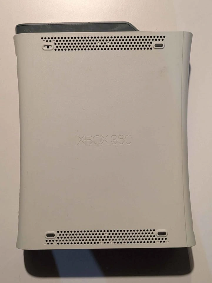 Xbox 360 Console, 3 Games, Wired Controller - photo 4