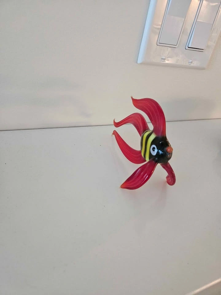 Glass fish figurine red fins - photo 2