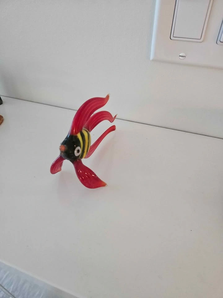 Glass fish figurine red fins - photo 3