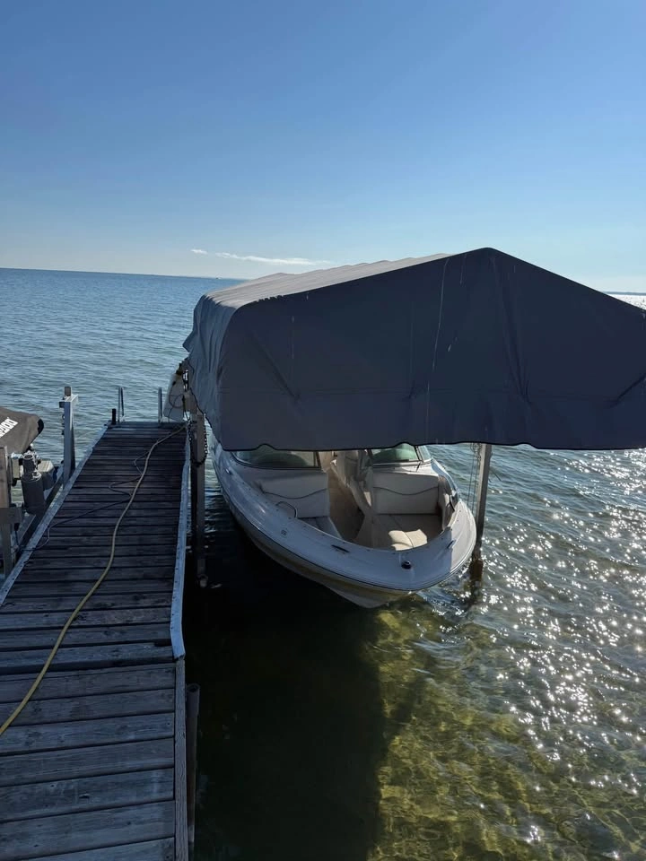 Naylor 4600 Boat Lift and 24ft Canopy 110V - photo 2