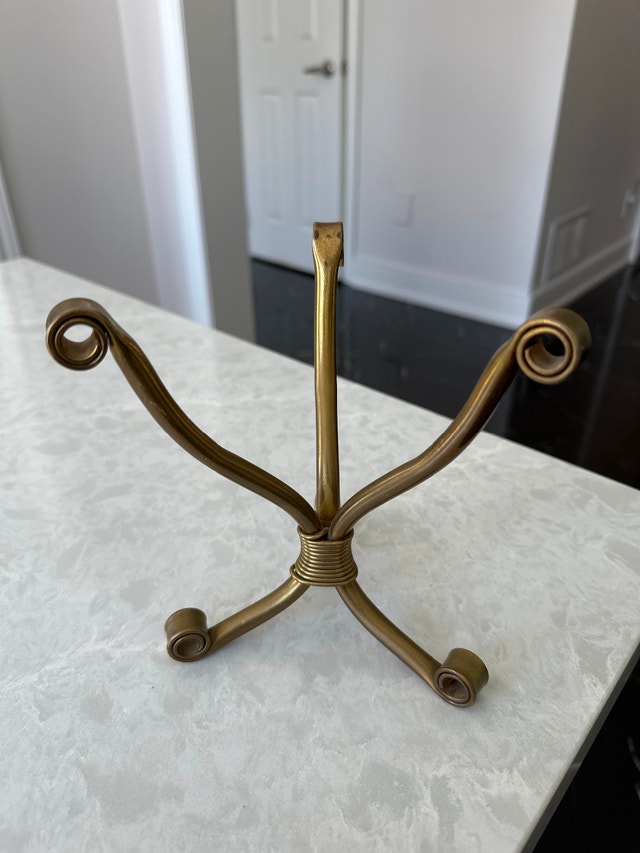 Vintage brass scrollwork three-legged stand - photo 2