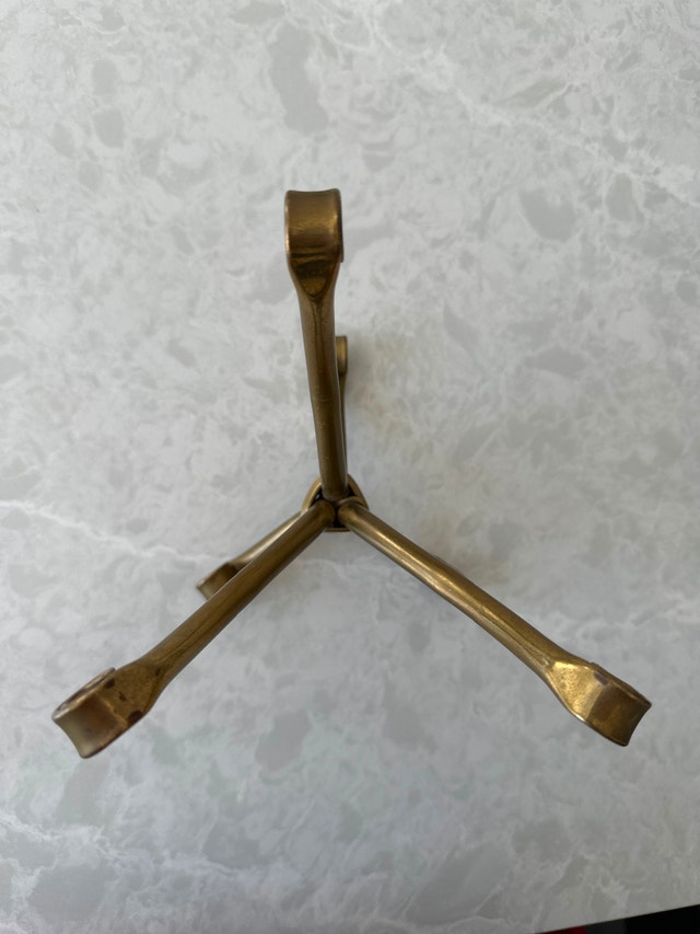 Vintage brass scrollwork three-legged stand - photo 5
