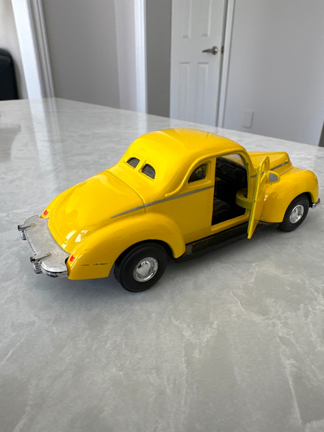 TootsieToy Hard Body die-cast model of a '40 Ford Coupe, 1/32 - photo 3