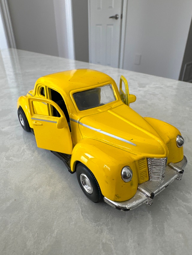 TootsieToy Hard Body die-cast model of a '40 Ford Coupe, 1/32 - photo 4