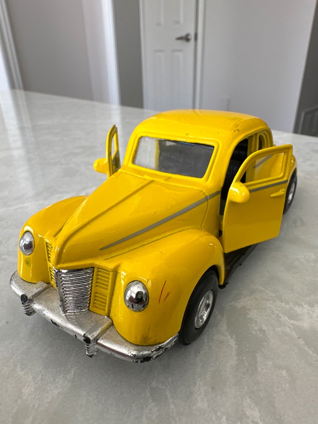 TootsieToy Hard Body die-cast model of a '40 Ford Coupe, 1/32 - photo 5