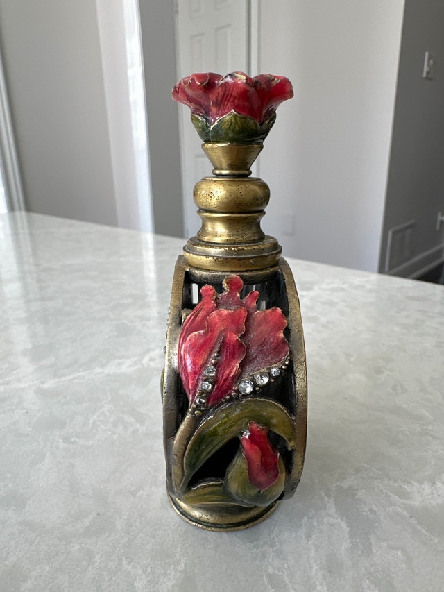 Swiss Arabian Layali Rouge perfume oil bottle - photo 2