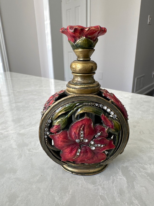 Swiss Arabian Layali Rouge perfume oil bottle - photo 3