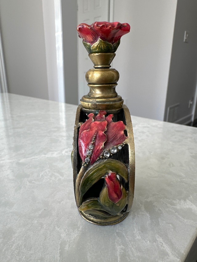 Swiss Arabian Layali Rouge perfume oil bottle - photo 4