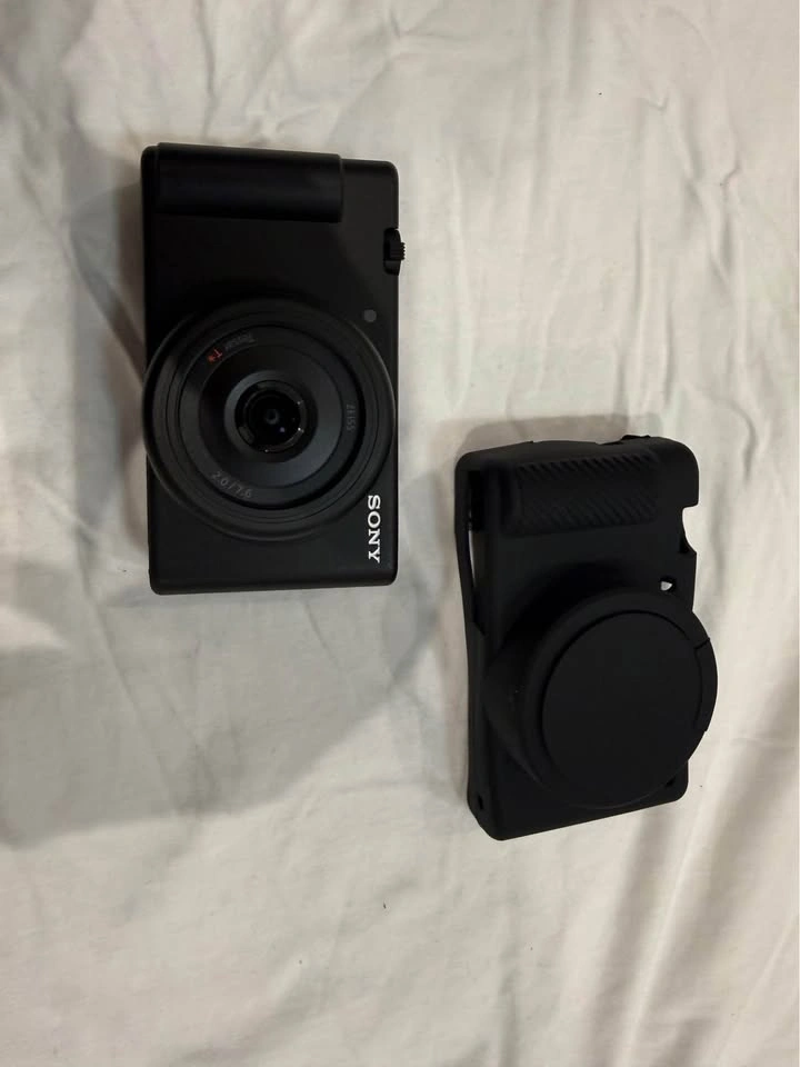📸 Sony ZV-1F Vlogging Camera Bundle –New | Great Deal! ✨ - photo 3